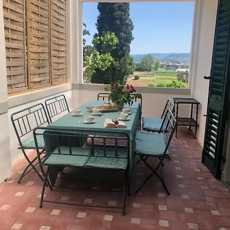 4bdrm Elegant Apartm In Private Estate, Shared Swimmingpool, Maze Garden Apartment