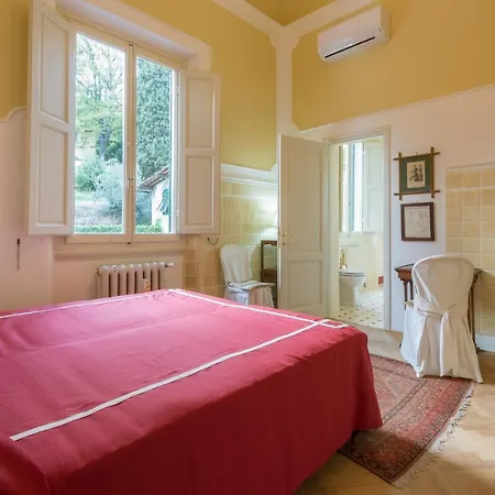 Apartment 4bdrm Elegant Apartm In Private Estate, Shared Swimmingpool, Maze Garden Florence
