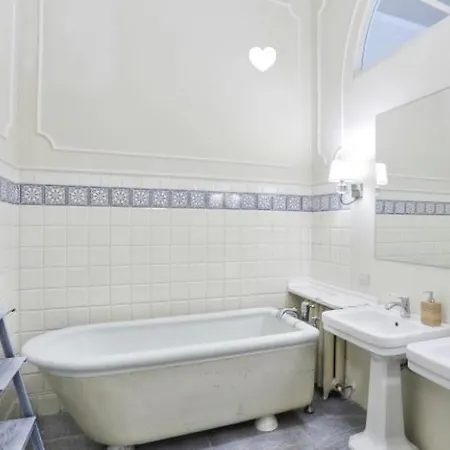 Apartment 4bdrm Elegant Apartm In Private Estate, Shared Swimmingpool, Maze Garden *