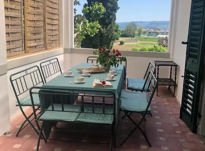4bdrm Elegant Apartm In Private Estate, Shared Swimmingpool, Maze Garden Appartamento