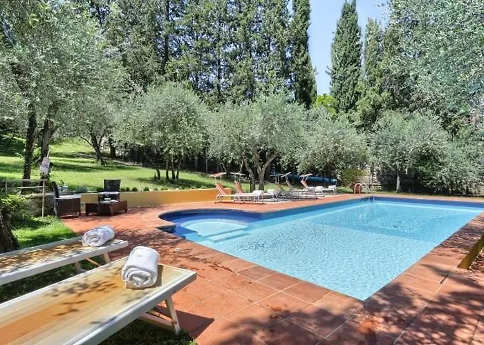 4bdrm Elegant Apartm In Private Estate, Shared Swimmingpool, Maze Garden Appartamento