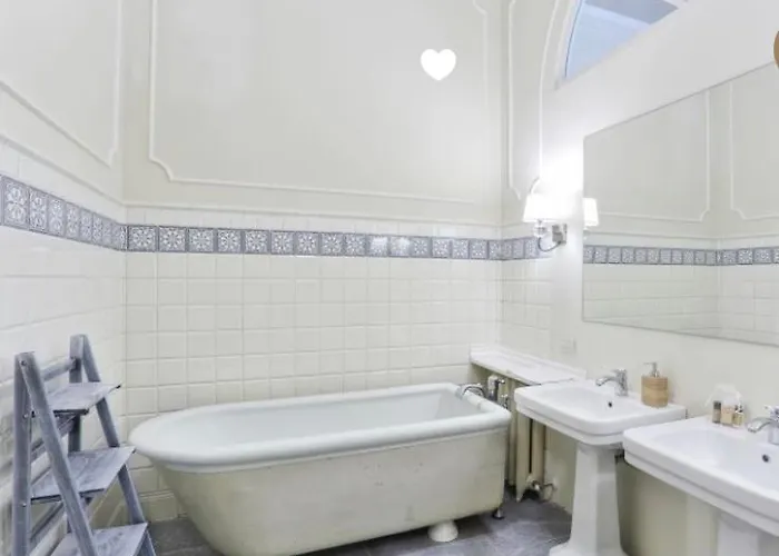 Appartamento 4bdrm Elegant Apartm In Private Estate, Shared Swimmingpool, Maze Garden *