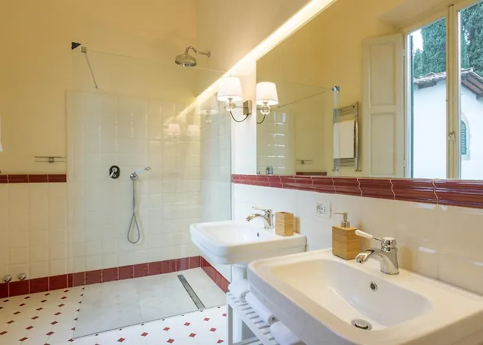 4bdrm Elegant Apartm In Private Estate, Shared Swimmingpool, Maze Garden *